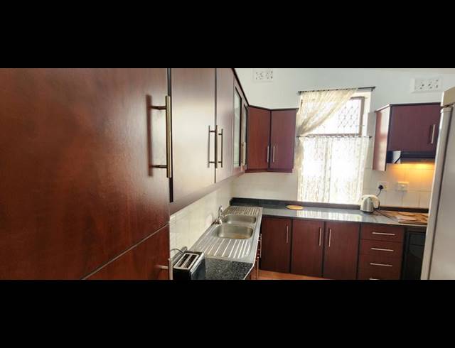 6 BEDROOM HOUSE FOR SALE IN GLENWOOD